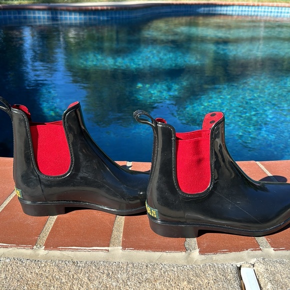 ☔️ Ralph Lauren Red and Black Tally Short Rainboots - Picture 5 of 7